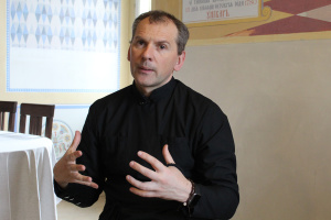 Роман Курах, священник