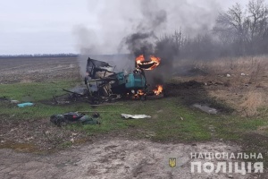 宇南部ヘルソン州にて露軍の残した爆発物でトラクターが爆破　民間人１名死亡