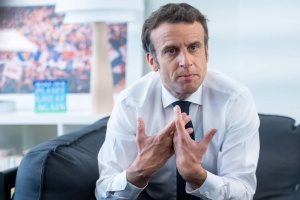 Macron: Francia entregará a Ucrania otros seis obuses Caesar y otros vehículos blindados