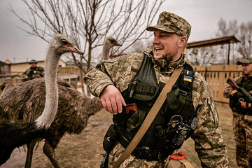 Rescate bajo bombardeo: Animales evacuados del ecoparque cerca de Kyiv