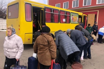 ７日のウクライナの人道回廊を通じて避難した市民４６７６人