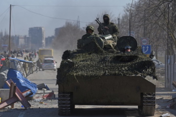 W kontrolowanych przez rosjan okolicach Mariupola najeźdźcy przymusowo mobilizują mężczyzn