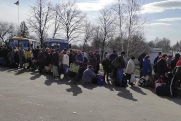 １０日のウクライナの人道回廊を通じて避難者２８２４人