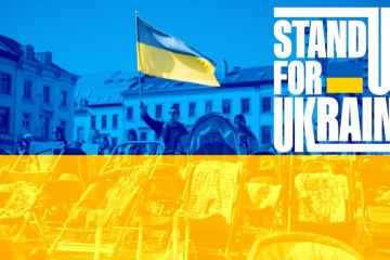 Billie Eilish, U2, Metallica y otros se suman a la campaña #StandUpForUkraine