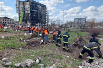 Halladas otras siete víctimas bajo los escombros en Borodyanka