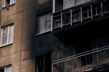 Angriff der Russen auf Sewerodonezk: vier Häuser in Brand