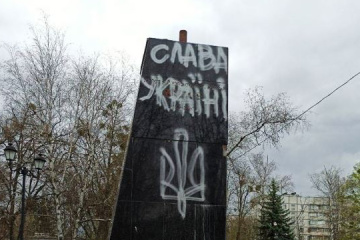 Desmantelan el monumento a Zhukov en Járkiv