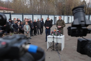 Premier RP otworzył miasteczko kontenerowe we Lwowie