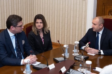 Kuleba y Radev discuten formas de restaurar la paz en la región del Mar Negro