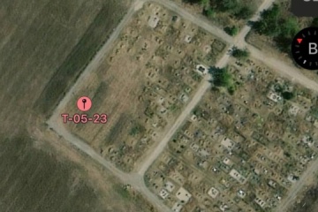 ロシア軍はマリウポリ近隣の村に集団墓地を作っている＝市当局