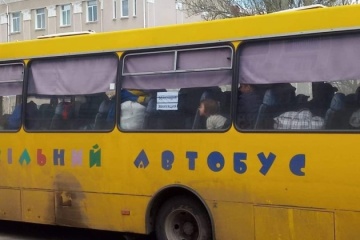 Un autobús de evacuación cae bajo fuego enemigo en la región de Lugansk