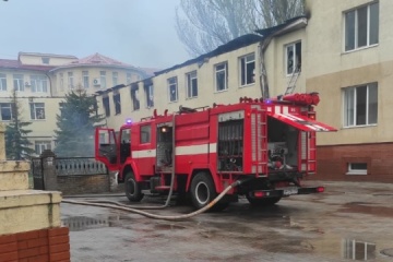 Invasores rusos disparan con Uragan contra un hospital de traumatología en la región de Donetsk