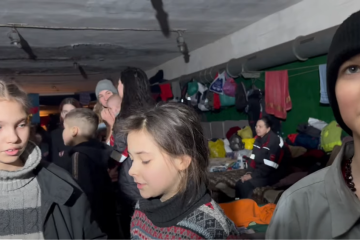 ウクライナ軍人、マリウポリのアゾフスタリ地下避難所の民間人の様子を動画で紹介