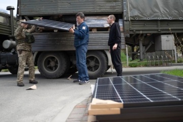 Musk entrega los sistemas de almacenamiento de energía Tesla Powerwall a Ucrania