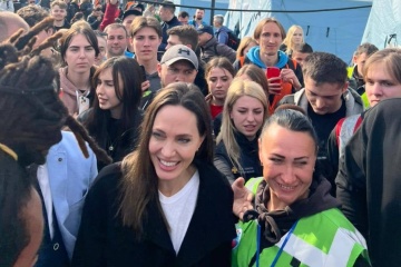 Angelina Jolie est arrivée en Ukraine pour apporter son soutien aux déplacés