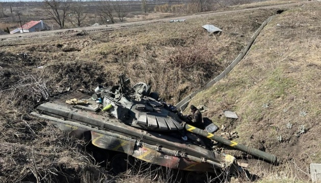 L'armée russe a fusillé plus de 20 voitures civiles sur l'autoroute près de Mala Rogan 
