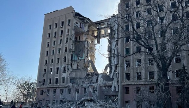 Raketenangriff auf Staatsverwaltung von Mykolajiw: Zahl der Opfer auf 28 gestiegen