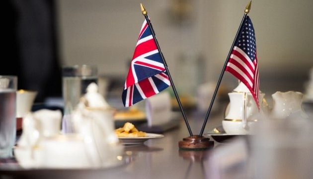 Глави оборонних відомств США й Британії обговорили наступні кроки з допомоги Україні