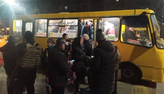 Zaporizhzhia welcomes 2,000 more people evacuated from Mariupol