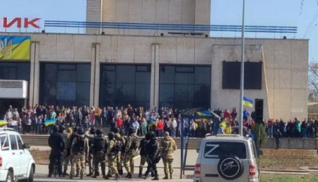 Invaders fire on pro-Ukrainian rally participants in Enerhodar