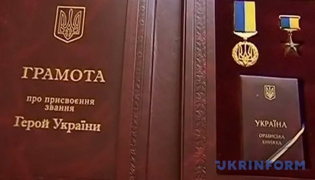 Президент присвоїв звання Герой України вісьмом захисникам