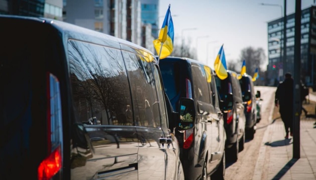 Литовський клуб журналістів передав Україні 33 автомобілі