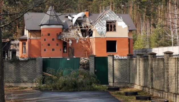 Крали навіть жіночі труси: як рашисти з-під Києва тікали 