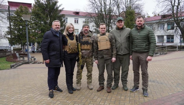 Павлюк та Кулеба провели нараду у звільненій від загарбників Бучі