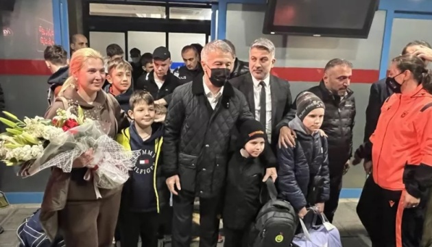 Юні українські футболісти з Маріуполя тренуватимуться в Туреччині