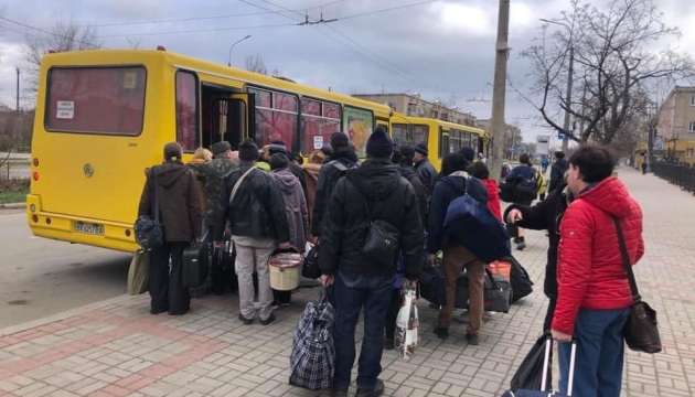 З Луганщини за день евакуювали майже 1500 жителів
