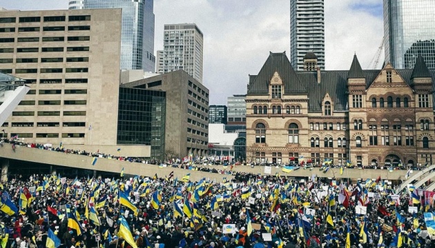 У Торонто відбувся мегамарш на підтримку України