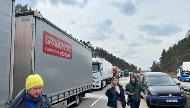 Aktywiści blokują drogę między Niemcami a Polską i domagają się zakończenia handlu z Rosją