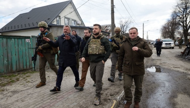 Kriegsverbrechen in der Ukraine: Selenskyj verspricht Druck, um Russen vor Gericht zu stellen