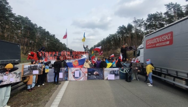 Активісти блокують російські фури в Німеччині