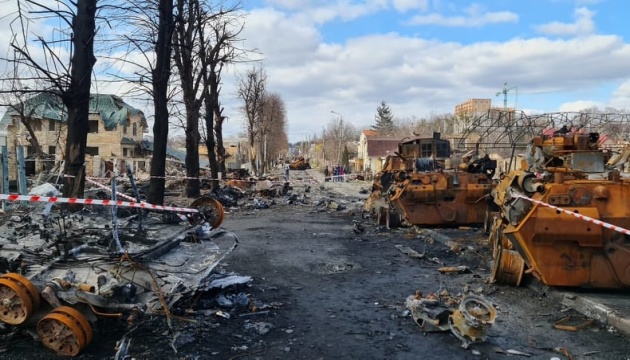 “Iban desde el norte y sembraban la muerte”: Zelensky muestra las consecuencias de la agresión rusa en Bucha e Irpín