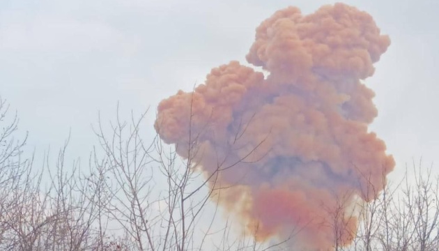 Les troupes russes ont frappé un réservoir d'acide nitrique à Roubijné