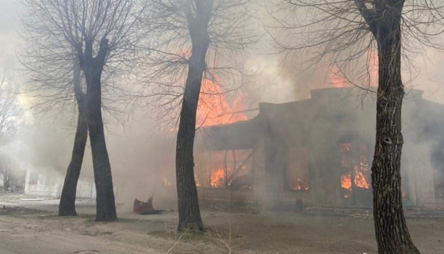 Sewerodonezk: 10 Mehrfamilienhäuser brennen nach russischem Beschuss