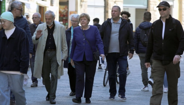 Посол Мельник розкритикував Меркель за відпочинок в Італії
