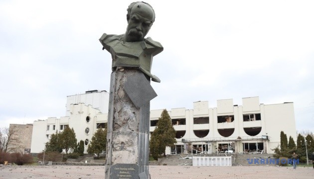 Окупанти розстріляли пам’ятник Тарасу Шевченку в Бородянці