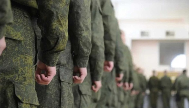 В окупованому Криму призовників примусово доставляють у пункти збору