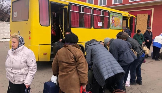 ７日のウクライナの人道回廊を通じて避難した市民４６７６人