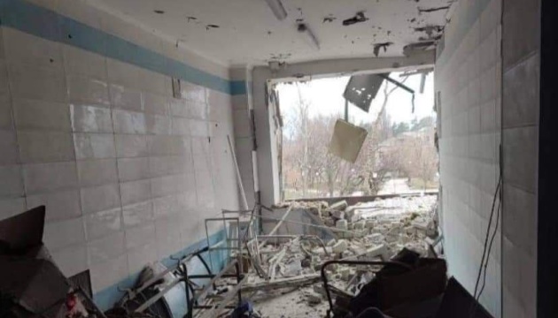 Загарбники зруйнували лікарню у Рубіжному і звинувачують у цьому ЗСУ