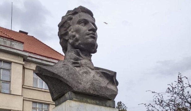 В Ужгороді також зносять пам'ятник Пушкіну та перейменовують площу його імені 