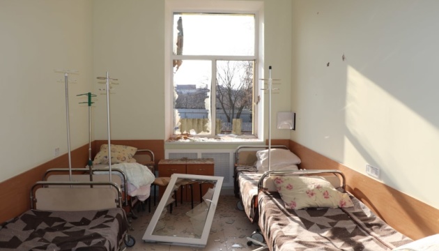Під час вчорашньої атаки Херсона росіяни обстріляли дві лікарні