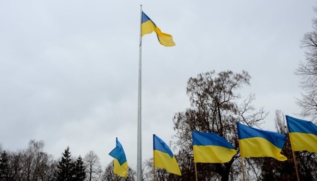Над Кропивницьким підняли оновлений Державний Прапор України
