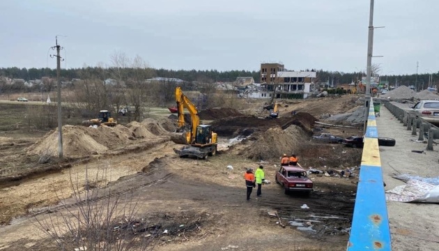 В Україні почали відновлювати зруйновані загарбниками дороги та мости - ОП