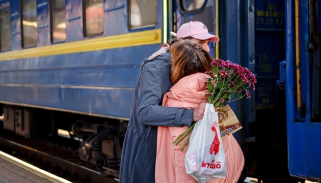 Укрзалізниця призначила ще три додаткові поїзди на березень Укрзалізниця призначила ще три додаткові поїзди на березень