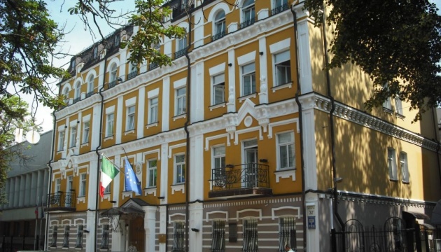 Посольство Італії закликало громадян відмовитись від поїздок до України