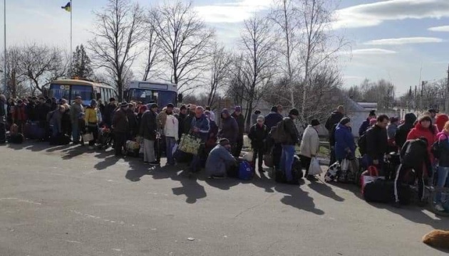 З Луганщини 9 квітня евакуювали майже 600 цивільних – Гайдай