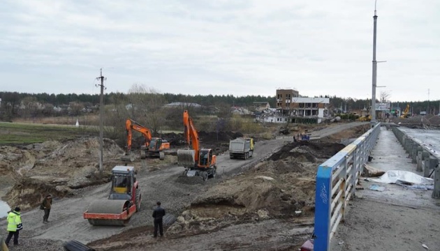 В селі Романівка на Київщині за шість днів відновили міст